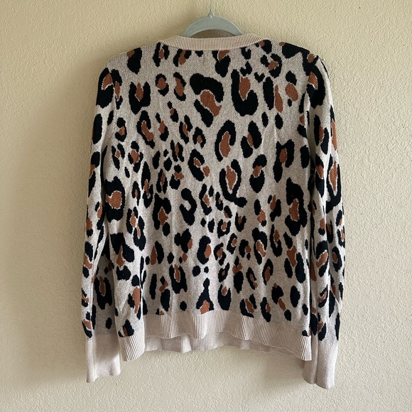 Animal Print Leopard Crewneck Sweater Tan Beige Soft Knit Pullover Women’s M - Picture 6 of 8